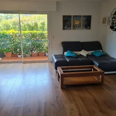 Lägenhet Avec Terrasse, Piscine Et Garage A 400m *