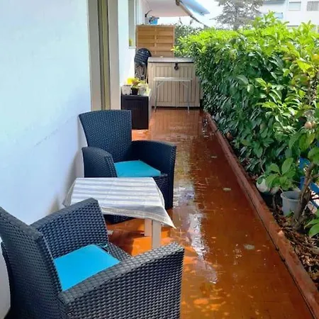 Avec Terrasse, Piscine Et Garage A 400m 앙티브