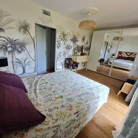 Avec Terrasse, Piscine Et Garage A 400m * 앙티브