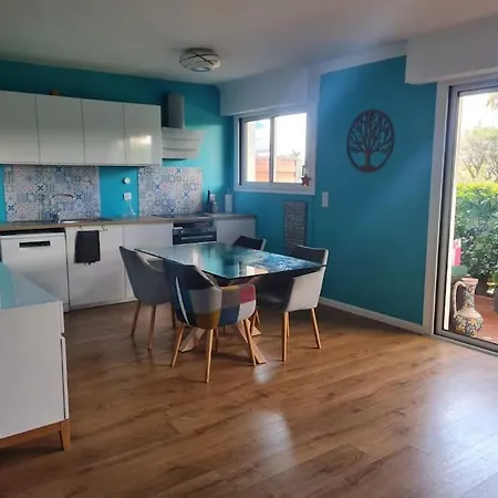 Avec Terrasse, Piscine Et Garage A 400m 아파트