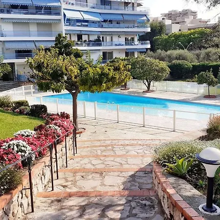 Avec Terrasse, Piscine Et Garage A 400m Apartment